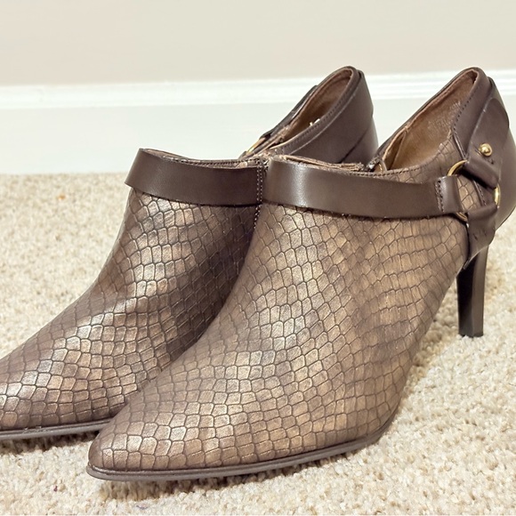 Bandolino Brown Ankle Boots with Quilted Texture and Pointed Toe - Picture 5 of 10